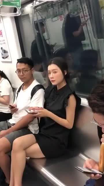 娱乐吃瓜酱地铁偶遇,娱乐吃瓜酱意外发现明星身影 第1张 娱乐吃瓜酱地铁偶遇,娱乐吃瓜酱意外发现明星身影 第1张