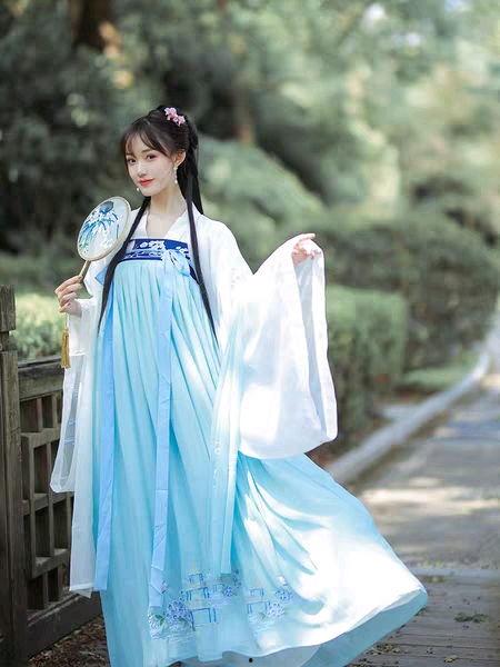 汉服模特爆料视频下载,揭秘传统服饰魅力与时尚融合  第2张