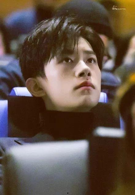 爆料易烊千玺视频最新版,揭秘青春偶像的蜕变之路  第1张